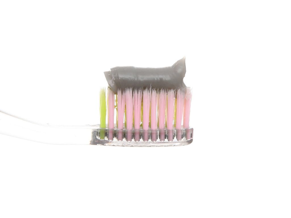 P/S Kem đánh răng TRẮNG RĂNG THAN HOẠT TÍNH & TRE 180G