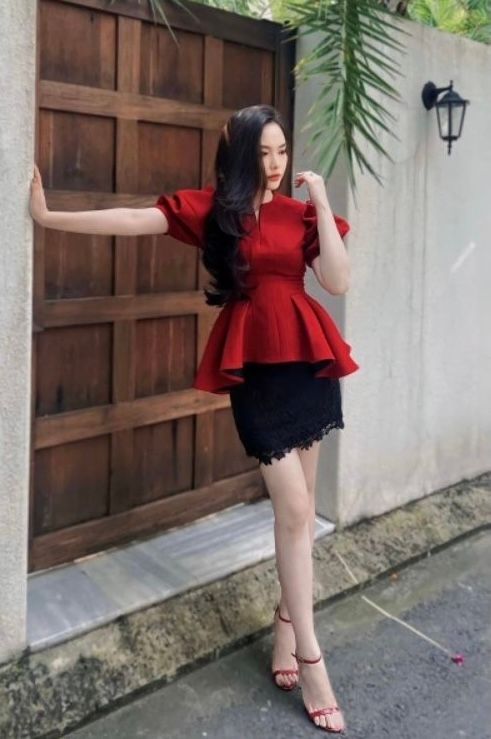 SET ÁO PEPLUM ĐỎ KÈM CHÂN VÁY REN