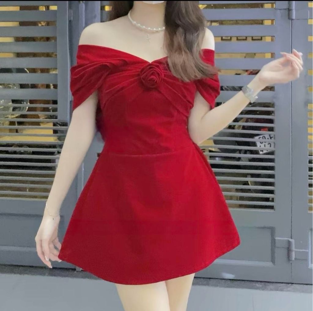 FREESIZE ĐẦM NHUNG ĐỎ BẸT VAI ĐÍNH HOA HỒNG ROSIE DRESS