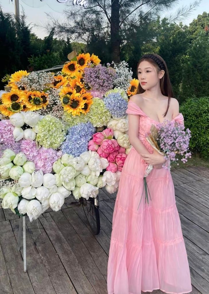 SET ÁO TAY RỚT HOA NỔI ĐAN DÂY NƠ KÈM CHÂN VÁY MAXI 4 TẦNG