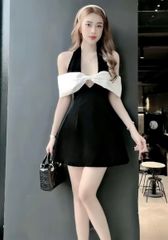 ĐẦM CỔ YẾM ĐEN PHỐI NƠ BẸT VAI TRẮNG