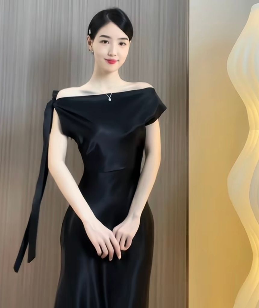 ĐẦM TIỆC PHI LỤA BÓNG DÁNG DÀI BẸT VAI CỘT NƠ LỆCH VAI