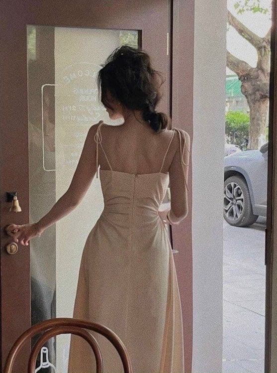 ĐẦM LỤA MIDI HAI DÂY KHOÉT EO DÁNG DÀI