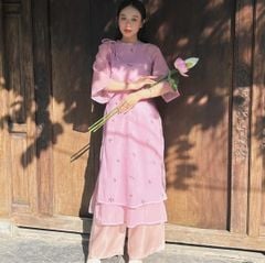 FREE SIZE ÁO DÀI VOAN TƠ TÍM 4 TÀ THEU HOA TAY LỬNG PHỐI NƠ