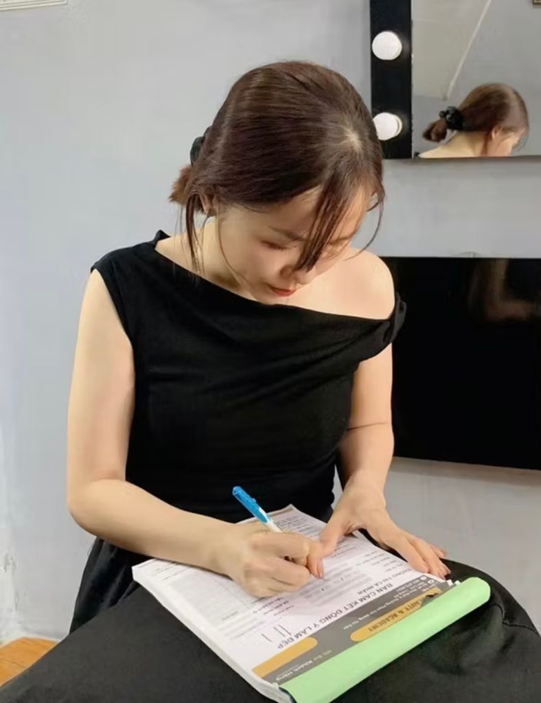 ÁO THUN GÂN BẸT VAI KÈM DÂY NHIỀU KIỂU JUSTDUN