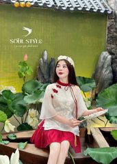 SET ÁO VOAN TƠ KEM THÊU HOA CHÌM PHỐI VIỀN ĐỎ KÈM CHÂN VÁY XOÈ ĐỎ