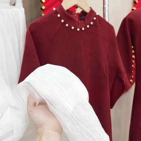 ÁO DÀI CÁCH TÂN NHUNG ĐỎ NGỌC TRAI CỔ KÈM CHÂN VÁY
