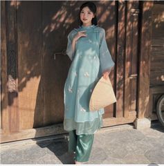 FREE SIZE ÁO DÀI XANH CÁCH TÂN VOAN TƠ 4 TÀ THÊU HOA CÚC PHỐI NƠ KÈM QUẦN XANH