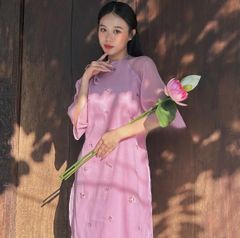 FREE SIZE ÁO DÀI VOAN TƠ TÍM 4 TÀ THEU HOA TAY LỬNG PHỐI NƠ