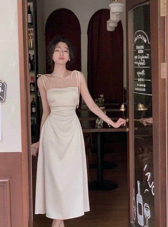 ĐẦM LỤA MIDI HAI DÂY KHOÉT EO DÁNG DÀI