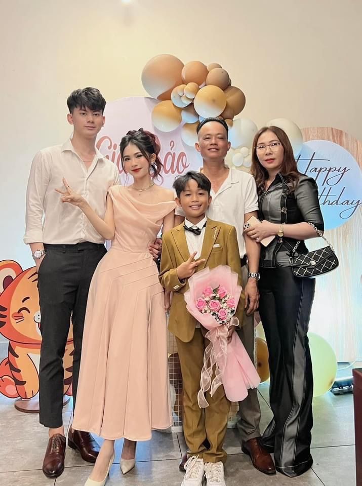 ĐẦM THIẾT KẾ LỆCH TÀ DÀI 1 BÊN SAU LƯNG
