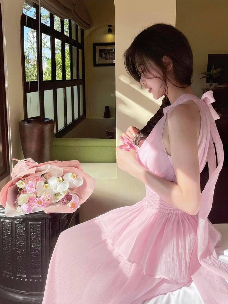 SET VOAN TƠ HỒNG ÁO CỔ YẾM BO CHUN EO KÈM CHÂN VÁY DÀI