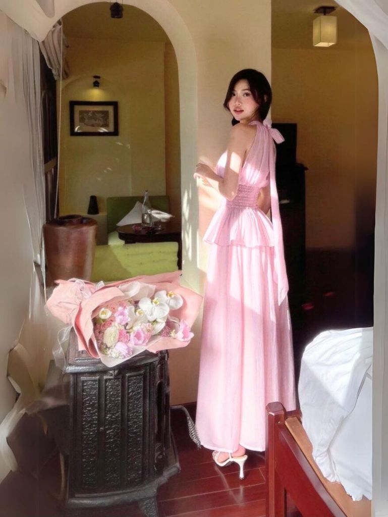 SET VOAN TƠ HỒNG ÁO CỔ YẾM BO CHUN EO KÈM CHÂN VÁY DÀI