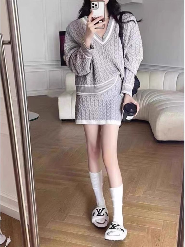 SET VÁY LEN XOẮN THỪNG CỔ TIM KÈM CHÂN VÁY
