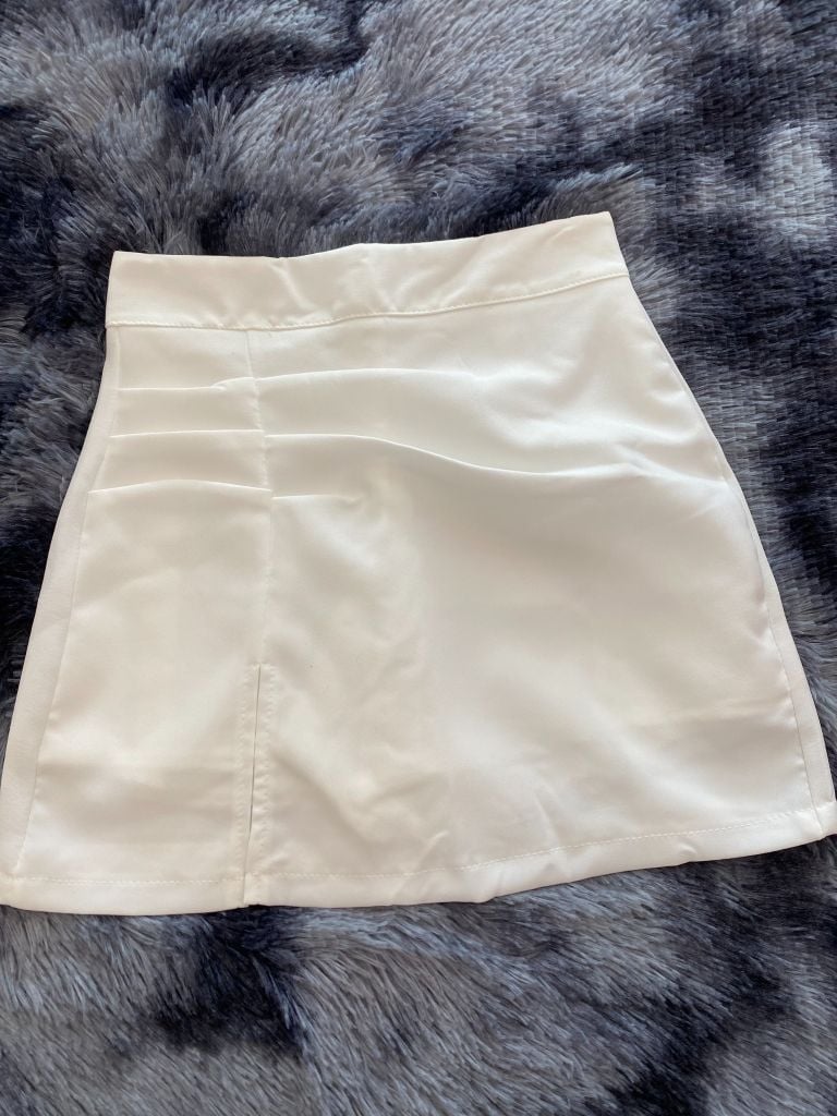 CHÂN VÁY NHÚN XẺ TÀ LỆCH