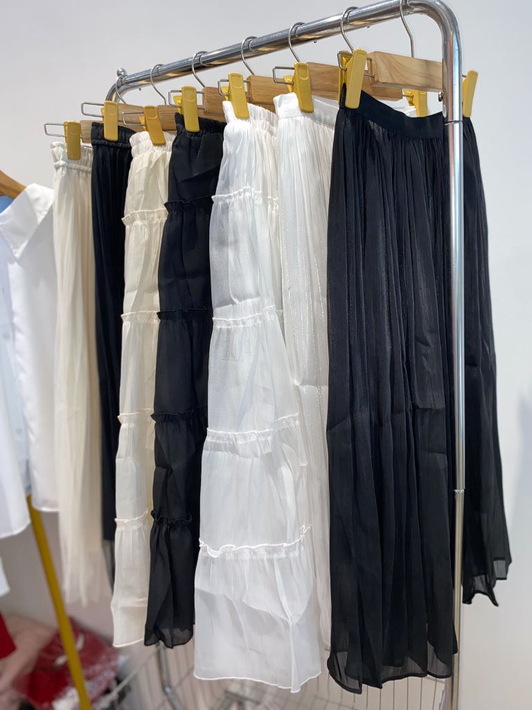 CHÂN VÁY TẦNG XÒE DÁNG DÀI TƠ ÓNG ÁNH