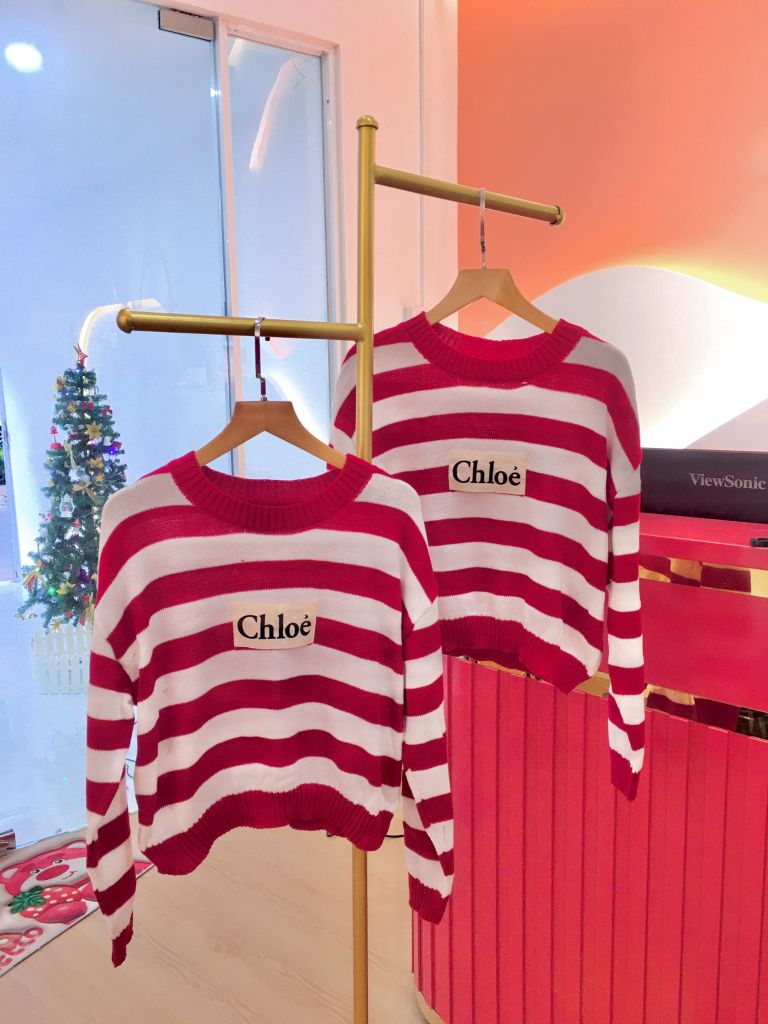 ÁO LEN SỌC TRẮNG ĐỎ CHỮ CHLOE