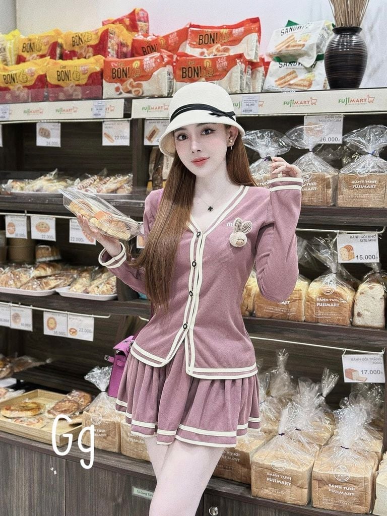 SET ÁO THUN GÂN VIÊN CÀI NÚT KÈM CHÂN VÁY XÒE KÈM THỎ BÔNG