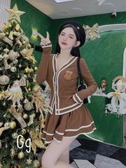 SET ÁO THUN GÂN VIÊN CÀI NÚT KÈM CHÂN VÁY XÒE KÈM THỎ BÔNG