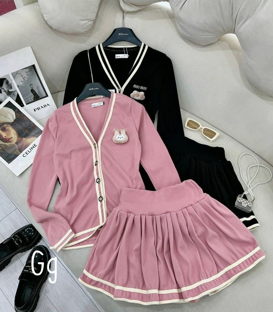 SET ÁO THUN GÂN VIÊN CÀI NÚT KÈM CHÂN VÁY XÒE KÈM THỎ BÔNG