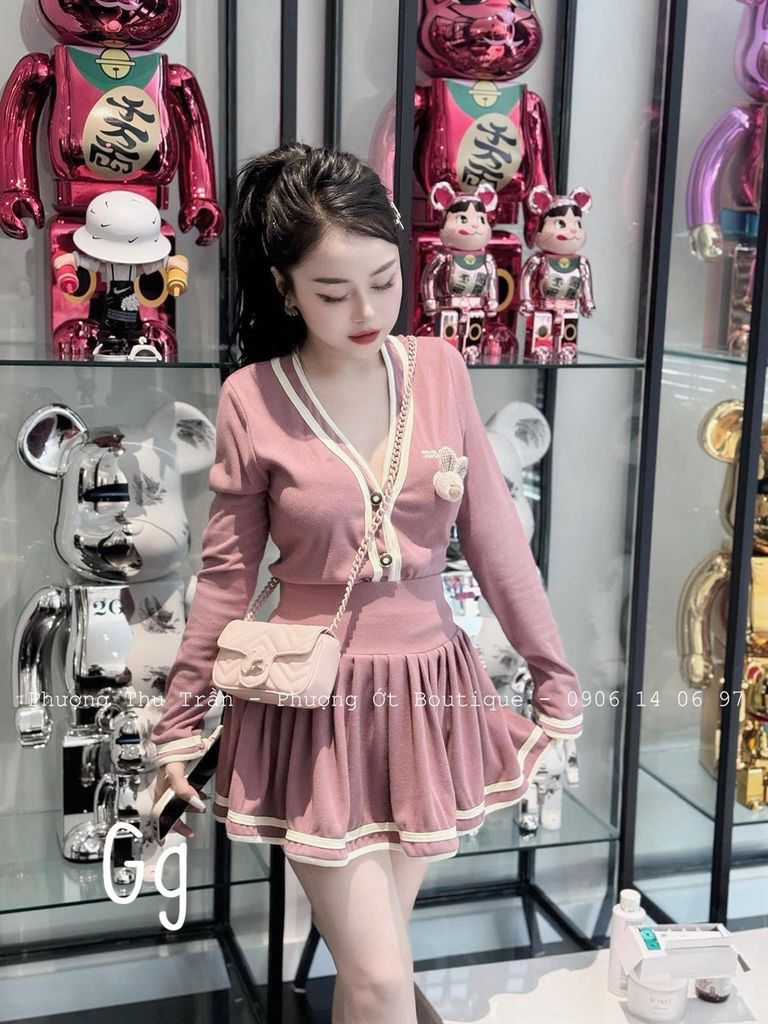 SET ÁO THUN GÂN VIÊN CÀI NÚT KÈM CHÂN VÁY XÒE KÈM THỎ BÔNG