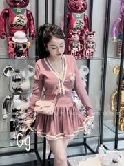 SET ÁO THUN GÂN VIÊN CÀI NÚT KÈM CHÂN VÁY XÒE KÈM THỎ BÔNG