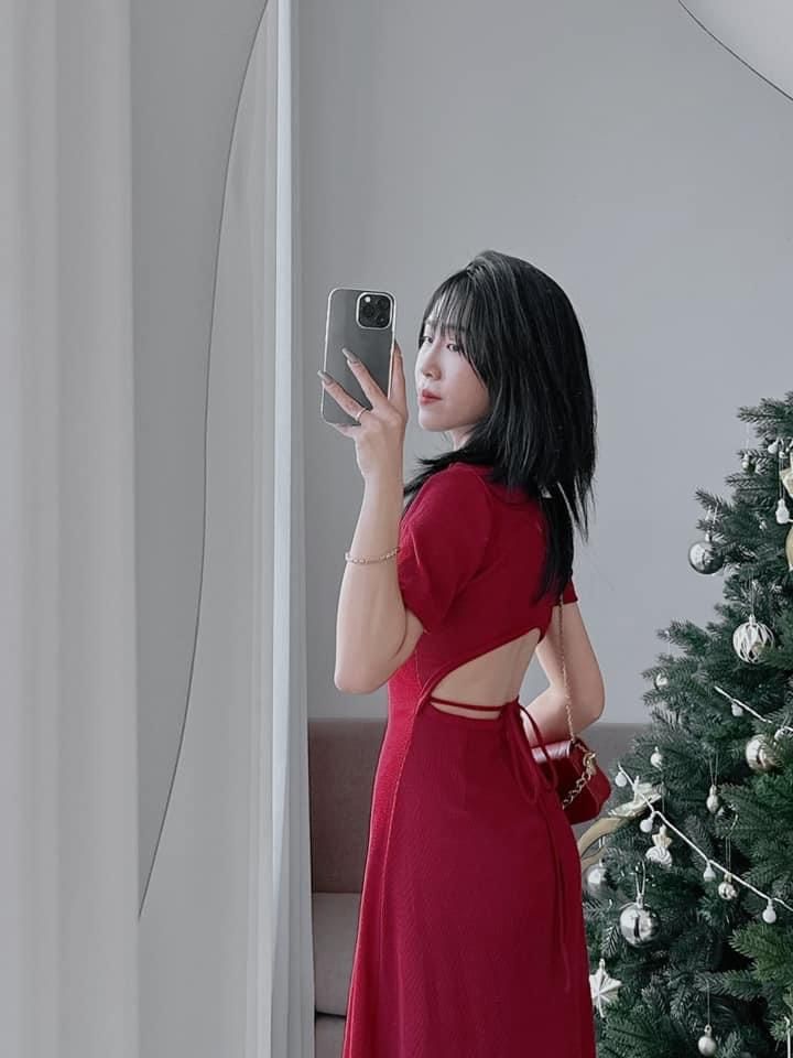 ĐẦM THUN GÂN ĐỎ DÁNG DÀI KHOÉT EO LƯNG
