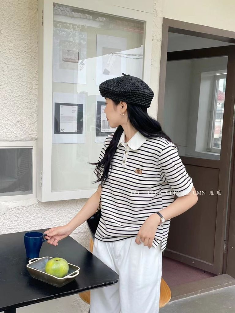ÁO THUN POLO SỌC KEM PHỐI MÀU CÓ CỔ ĐÍNH CHỮ TIM