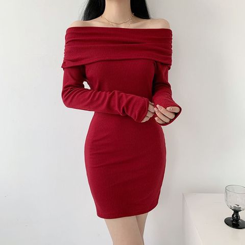 ĐẦM THUN ĐỎ BẸT VAI NGẮN TAY DÀI