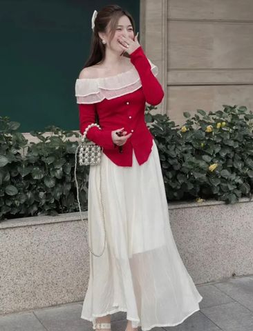 ÁO THUN ĐỎ CỔ BÈO TRẮNG BẸT VAI