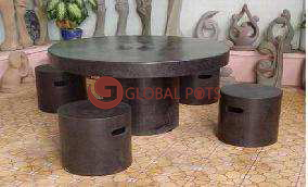 Lt Table LT Round Table (1) + stools (4)