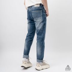 Quần jean xanh in túi họa tiết BB