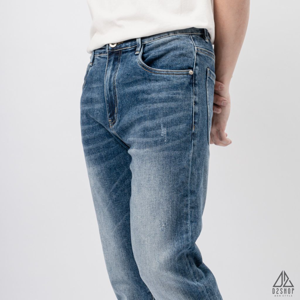 Quần jean xanh in túi họa tiết BB