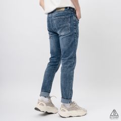 Quần jean xanh túi thêu nổi hình thoi