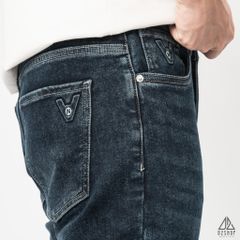 Quần jean xanh đậm dập túi nổi V