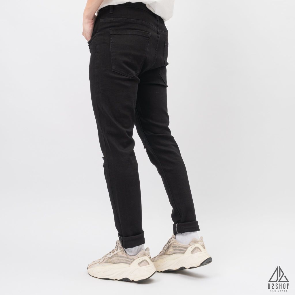 Quần jean đen rách gối thêu túi