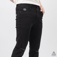 Quần jean đen rách gối thêu túi