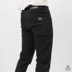 Quần jean đen rách gối thêu túi