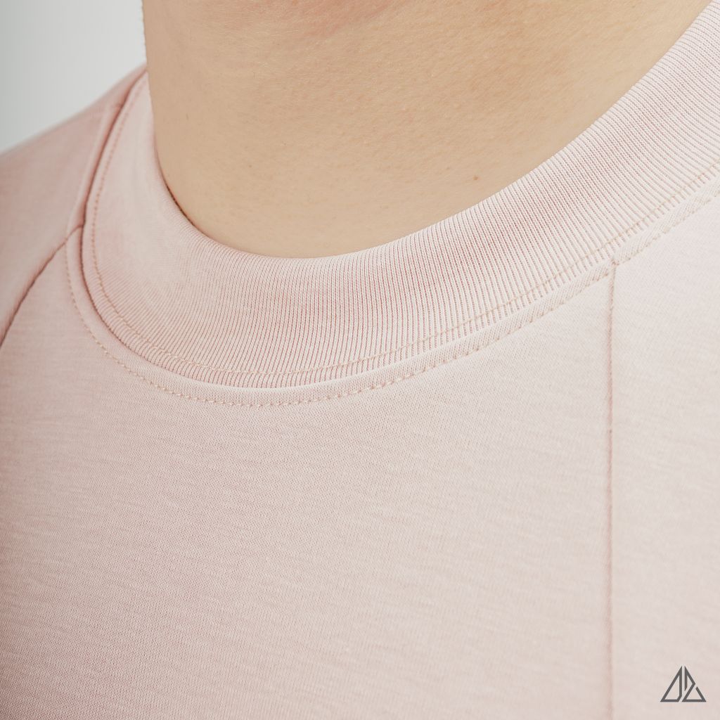 Áo thun cổ tròn may ráp