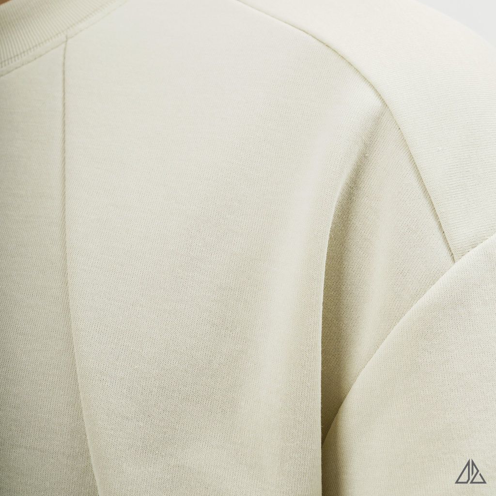 Áo thun cổ tròn may ráp