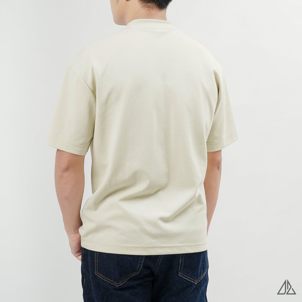 Áo thun cổ tròn may ráp