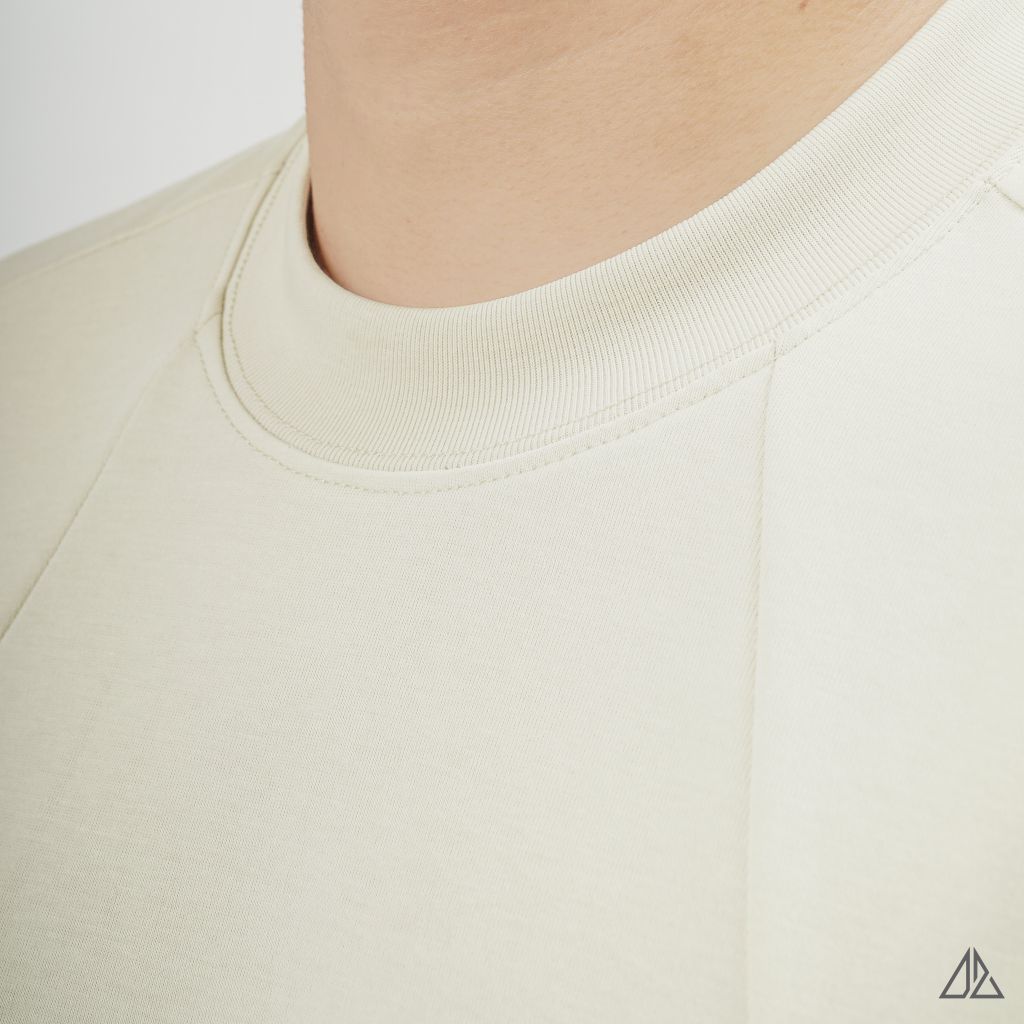 Áo thun cổ tròn may ráp