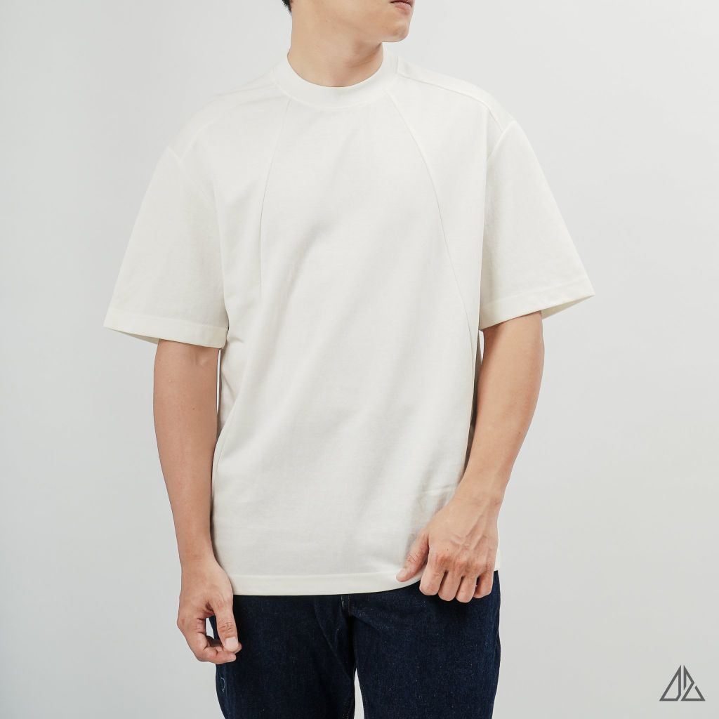 Áo thun cổ tròn may ráp