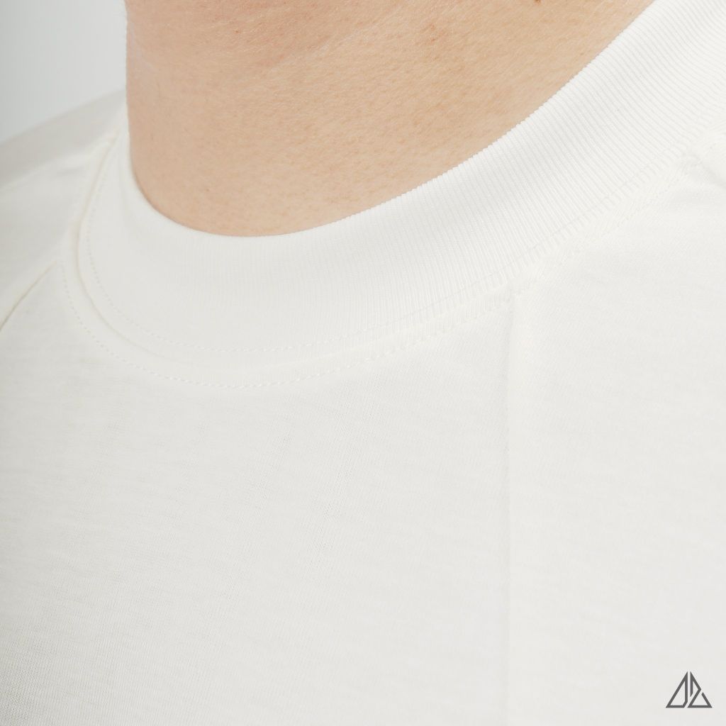 Áo thun cổ tròn may ráp