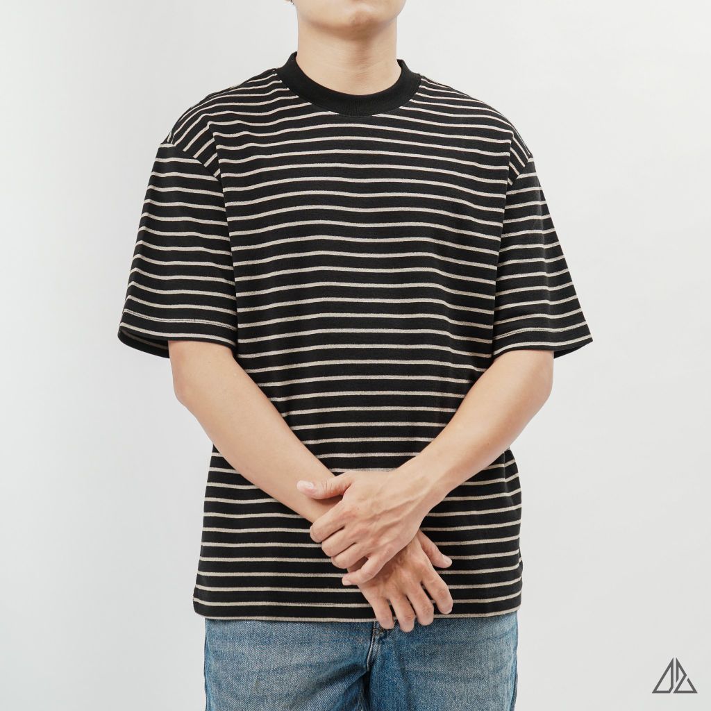 Áo thun cổ tròn sọc ngang