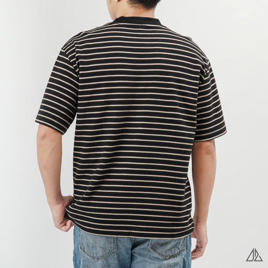 Áo thun cổ tròn sọc ngang