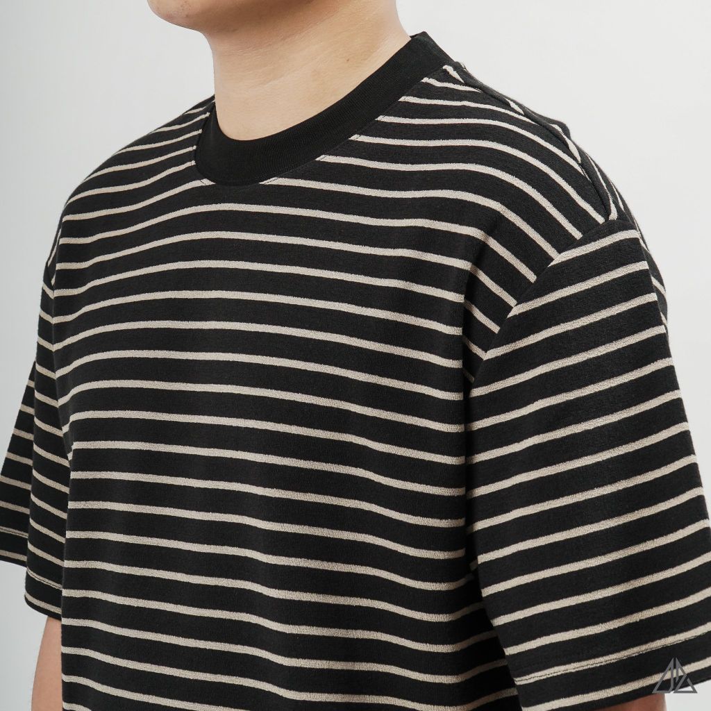 Áo thun cổ tròn sọc ngang
