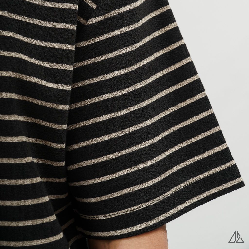 Áo thun cổ tròn sọc ngang