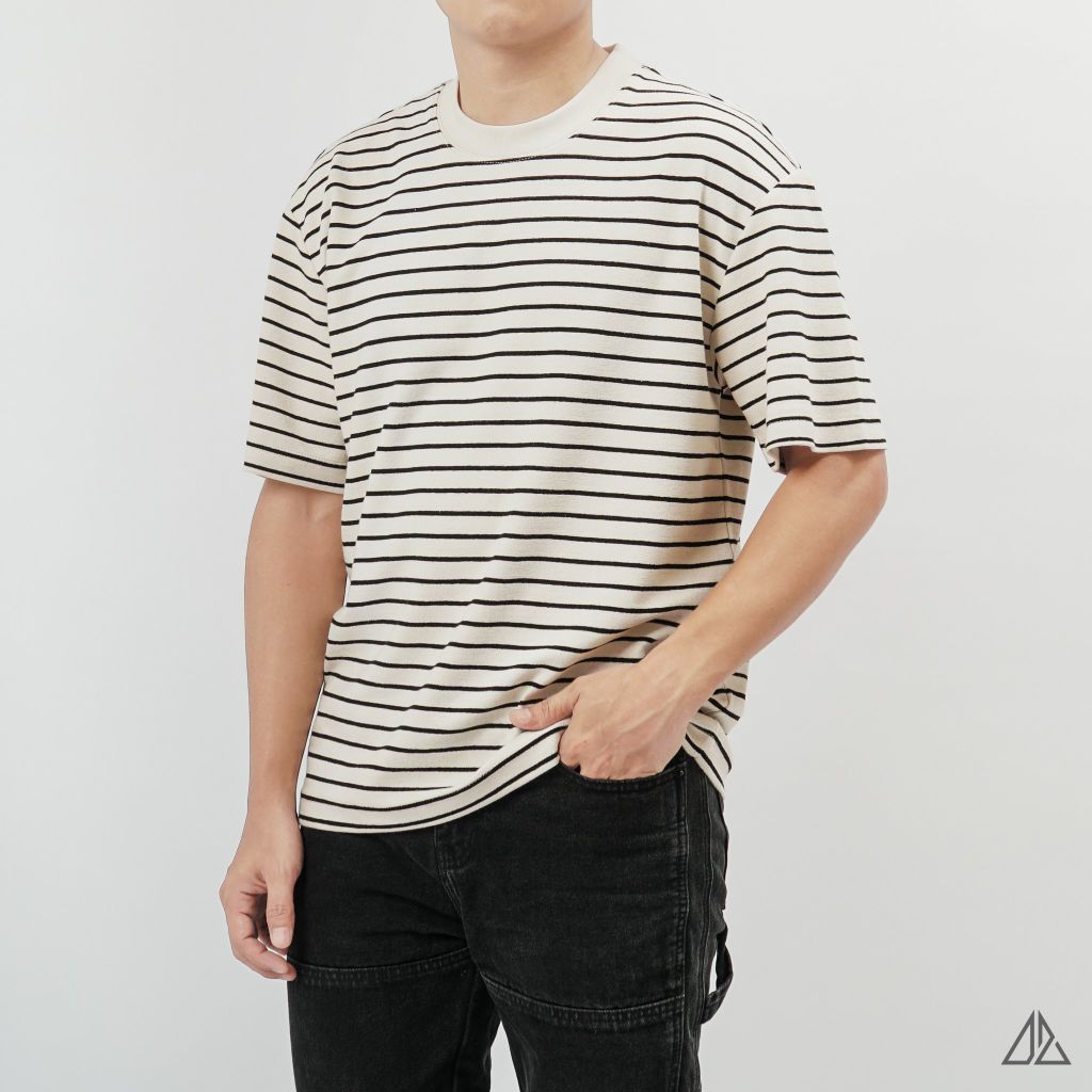 Áo thun cổ tròn sọc ngang