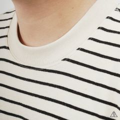 Áo thun cổ tròn sọc ngang